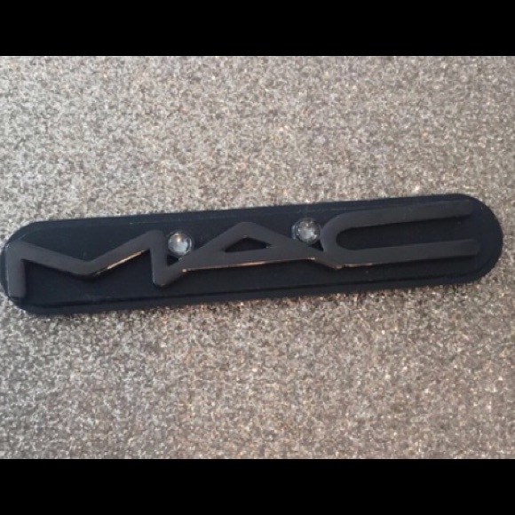 MAC employee pin;new style. - Picture 2 of 2